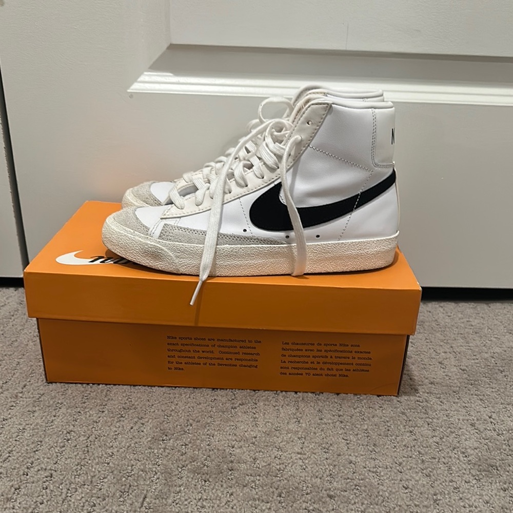 Nike Women’s Blazer Mid ‘77